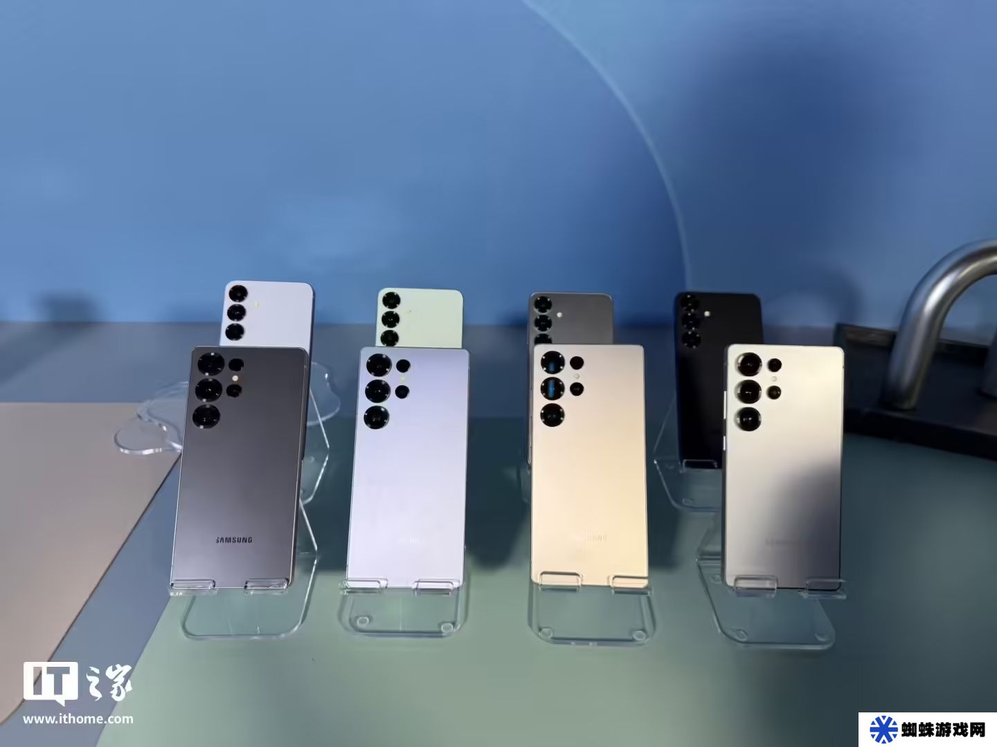 光影交锋实测：三星 3 代旗舰屏幕抗反射效果对比，Galaxy S25 Ultra 手机持续进化